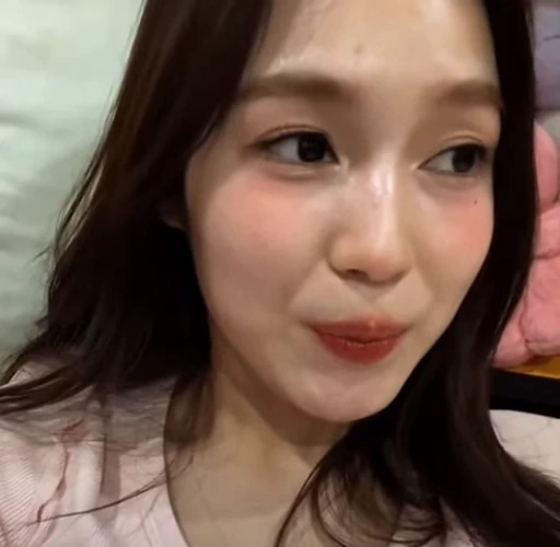 🤩 Стикер «Red Velvet Irene Seulgi» для Telegram