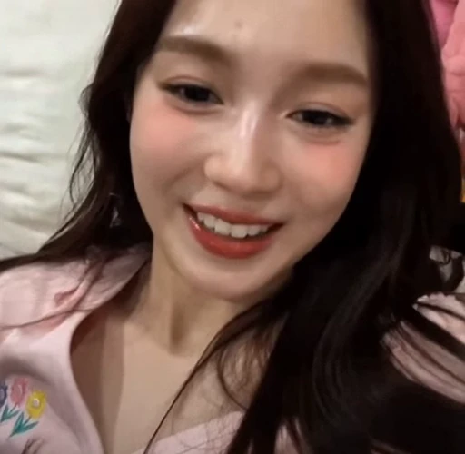 🤩 Стикер «Red Velvet Irene Seulgi» для Telegram