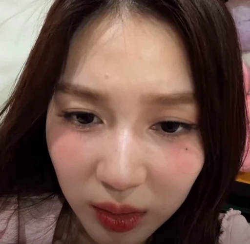 🤩 Стикер «Red Velvet Irene Seulgi» для Telegram