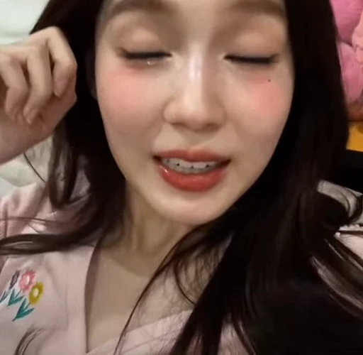 🤩 Стикер «Red Velvet Irene Seulgi» для Telegram