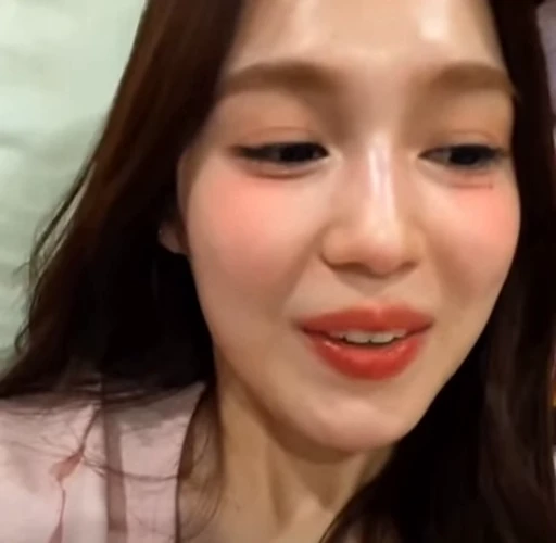 🤩 Стикер «Red Velvet Irene Seulgi» для Telegram