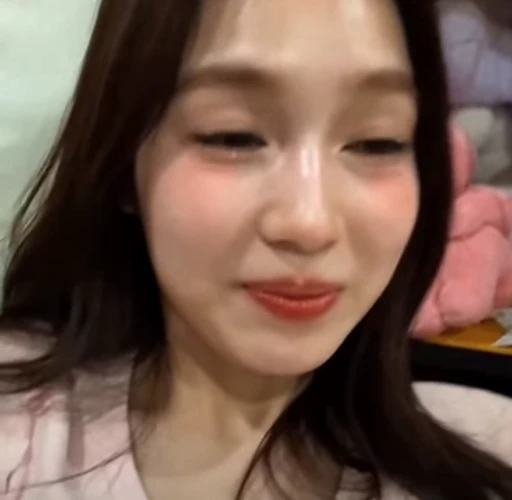 🤩 Стикер «Red Velvet Irene Seulgi» для Telegram