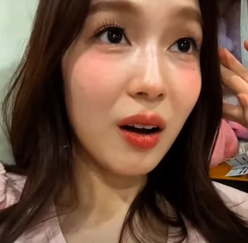 🤩 Стикер «Red Velvet Irene Seulgi» для Telegram