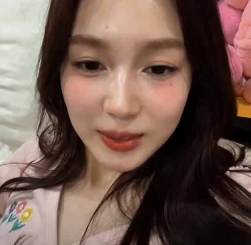🤩 Стикер «Red Velvet Irene Seulgi» для Telegram