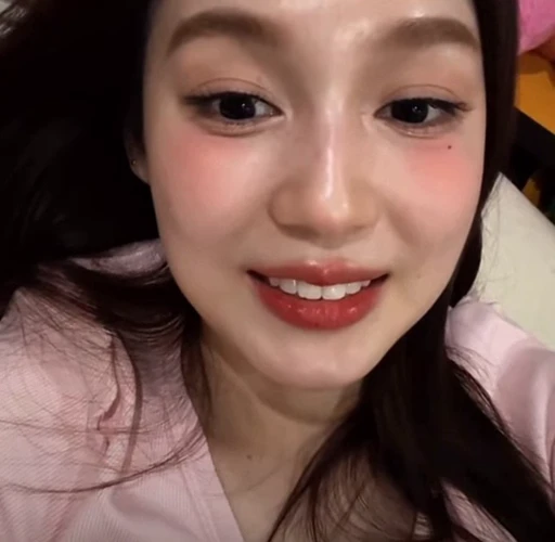 🤩 Стикер «Red Velvet Irene Seulgi» для Telegram