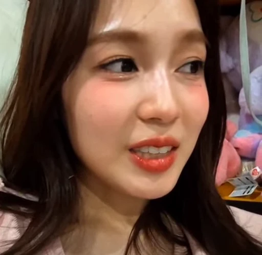 🤩 Стикер «Red Velvet Irene Seulgi» для Telegram