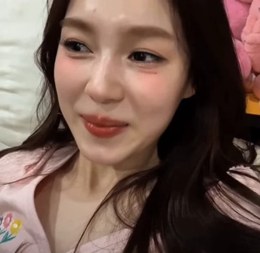 🤩 Стикер «Red Velvet Irene Seulgi» для Telegram