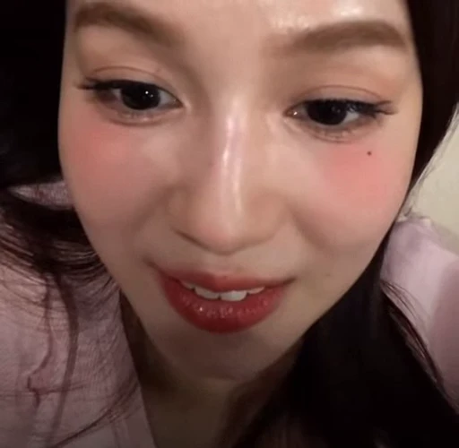🤩 Стикер «Red Velvet Irene Seulgi» для Telegram