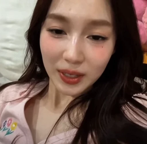 🤩 Стикер «Red Velvet Irene Seulgi» для Telegram