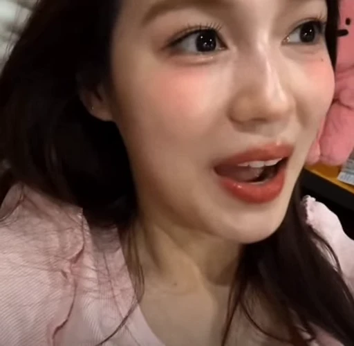 🤩 Стикер «Red Velvet Irene Seulgi» для Telegram