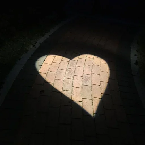 💖 Стикер «loves» для Telegram