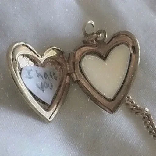 💖 Стикер «loves» для Telegram