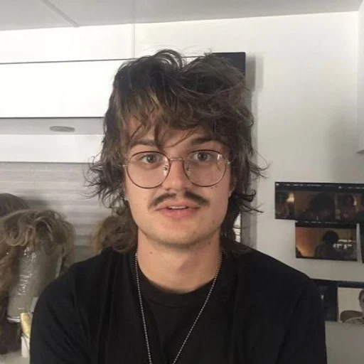 🥸 Стикер «Стив Харрингтон» для Telegram