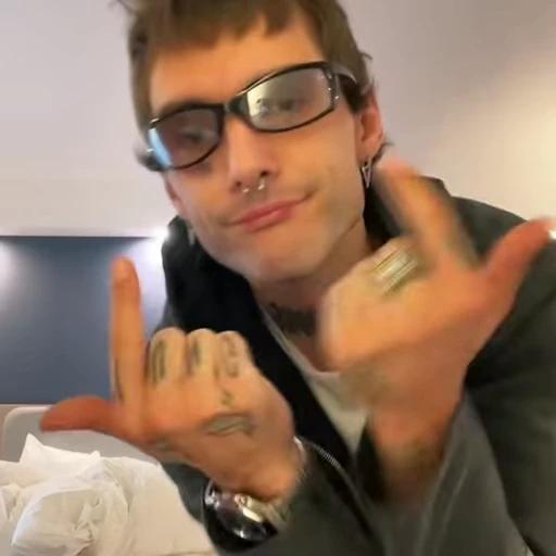 😎 Стикер «Lov66» для Telegram