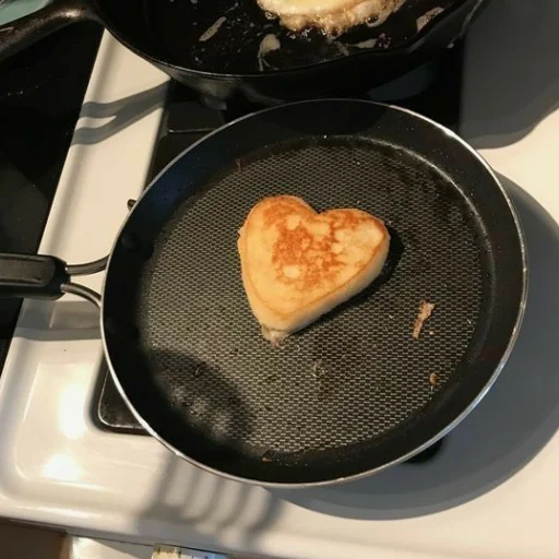 🥞 Стикер «для любителей сердечек ?» для Telegram