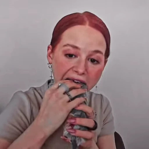 🍬 Стикер «Madelaine Petsch» для Telegram