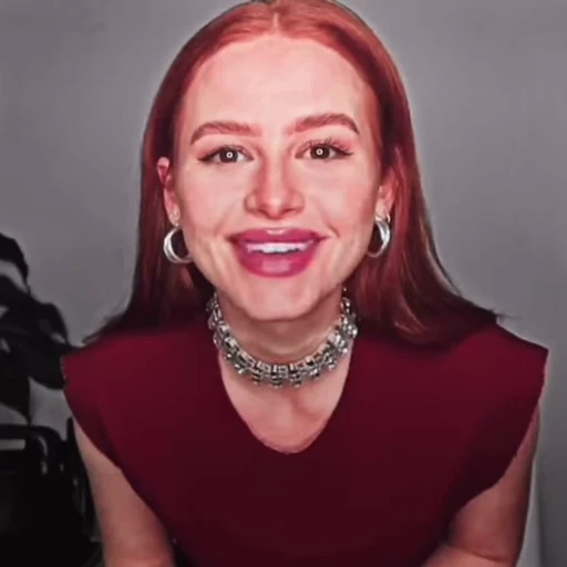 🍬 Стикер «Madelaine Petsch» для Telegram