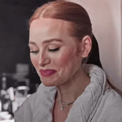 🍬 Стикер «Madelaine Petsch» для Telegram