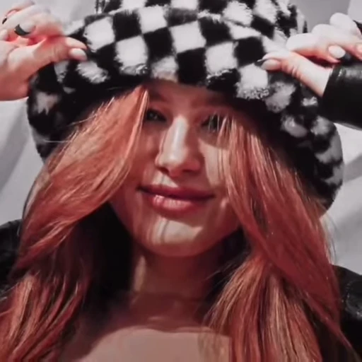 🍬 Стикер «Madelaine Petsch» для Telegram