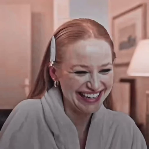 🍬 Стикер «Madelaine Petsch» для Telegram