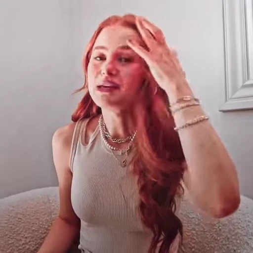 🍬 Стикер «Madelaine Petsch» для Telegram