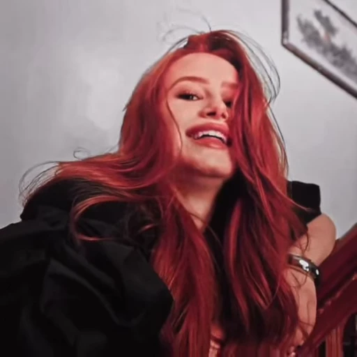 🍬 Стикер «Madelaine Petsch» для Telegram
