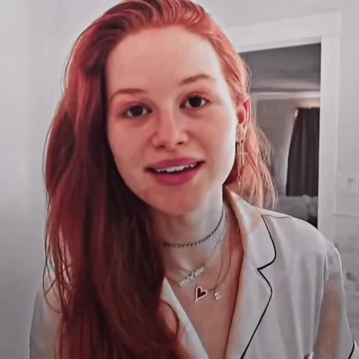 🍬 Стикер «Madelaine Petsch» для Telegram
