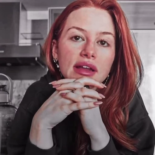 🍬 Стикер «Madelaine Petsch» для Telegram