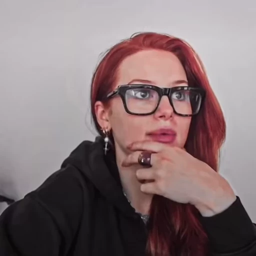 🍬 Стикер «Madelaine Petsch» для Telegram