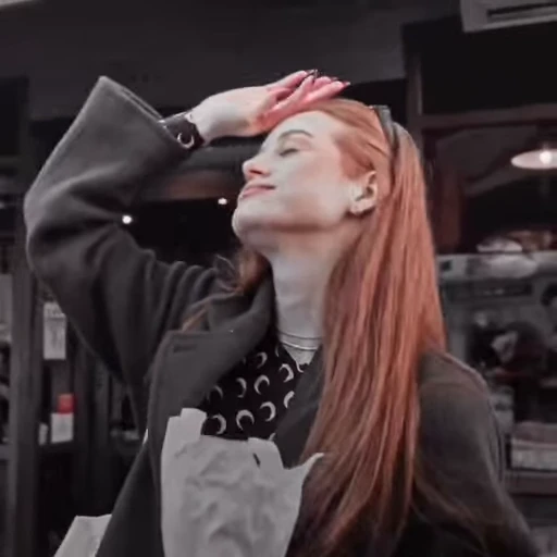 🍬 Стикер «Madelaine Petsch» для Telegram