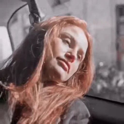 🍬 Стикер «Madelaine Petsch» для Telegram