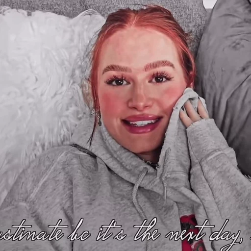 🍬 Стикер «Madelaine Petsch» для Telegram