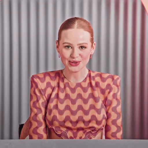 🍬 Стикер «Madelaine Petsch» для Telegram