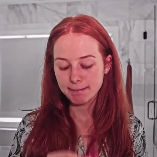 🍬 Стикер «Madelaine Petsch» для Telegram