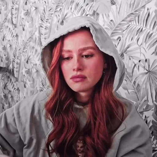 🍬 Стикер «Madelaine Petsch» для Telegram