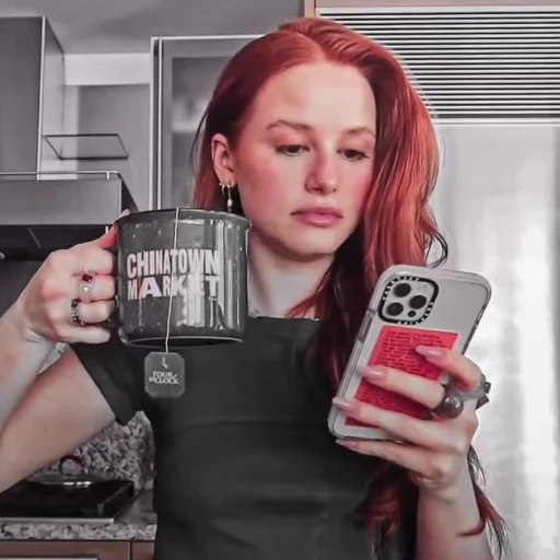 🍬 Стикер «Madelaine Petsch» для Telegram