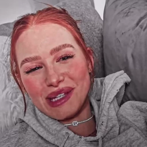 🍬 Стикер «Madelaine Petsch» для Telegram