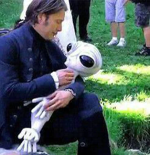 👩‍❤️‍👨 Стикер «beloved mads» для Telegram