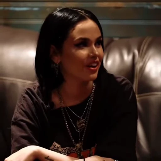 😐 Стикер «Maggie Lindemann» для Telegram