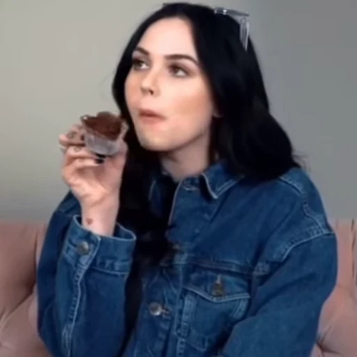 😐 Стикер «Maggie Lindemann» для Telegram