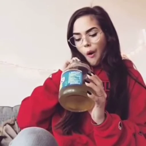 😐 Стикер «Maggie Lindemann» для Telegram