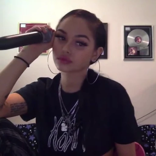 😐 Стикер «Maggie Lindemann» для Telegram
