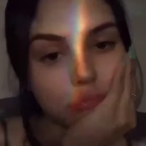 😐 Стикер «Maggie Lindemann» для Telegram