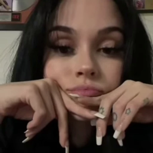 😐 Стикер «Maggie Lindemann» для Telegram