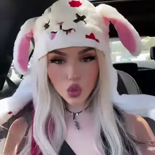 😐 Стикер «Maggie Lindemann» для Telegram