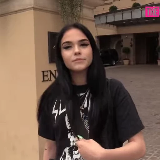 😐 Стикер «Maggie Lindemann» для Telegram
