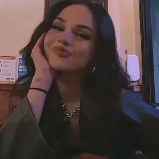 😐 Стикер «Maggie Lindemann» для Telegram