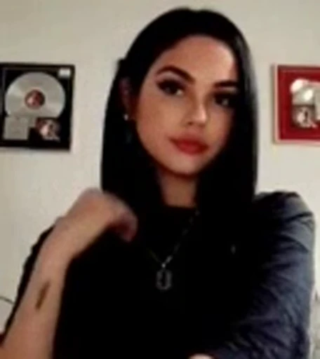 😐 Стикер «Maggie Lindemann» для Telegram