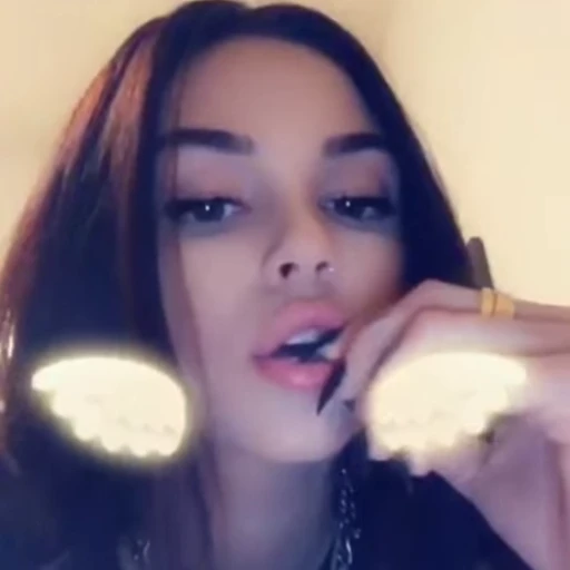 😐 Стикер «Maggie Lindemann» для Telegram