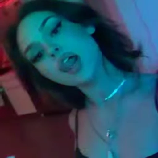 😐 Стикер «Maggie Lindemann» для Telegram